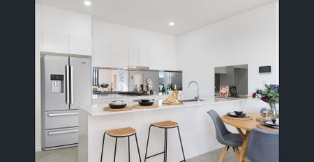 Sleek & Stylish 3-Bedroom Apartment - Photo 3