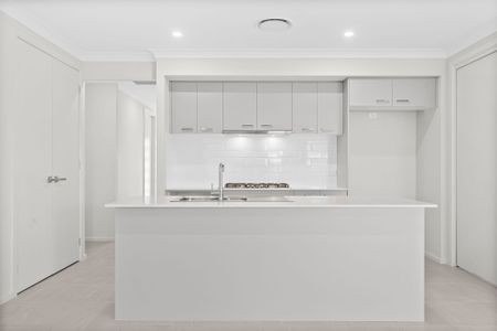 Brand New 4 Bedroom Single Level Home - Photo 3