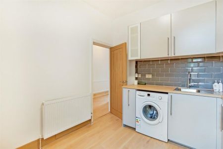 Room in a Shared House, East Road, E15 - Photo 5