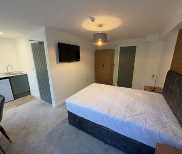 1 bedroom in a house share to rent - Photo 2