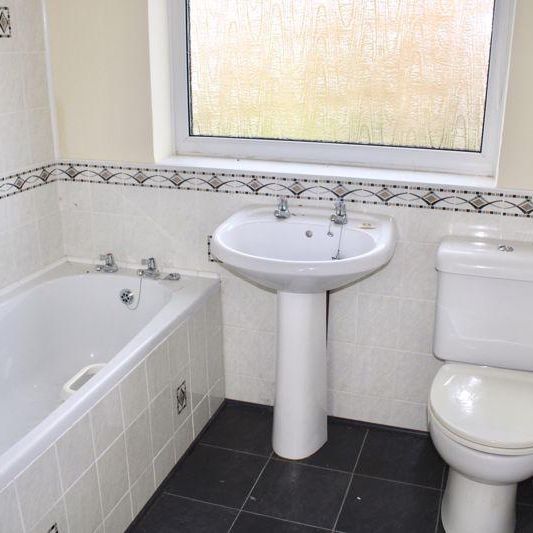 2 bedroom detached bungalow to rent - Photo 1