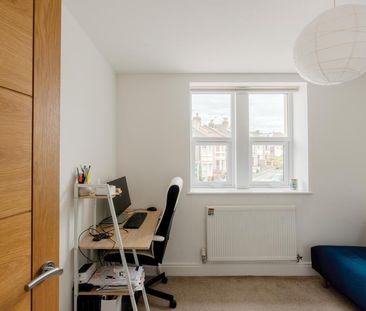 3 bedroom semi-detached house to rent - Photo 4