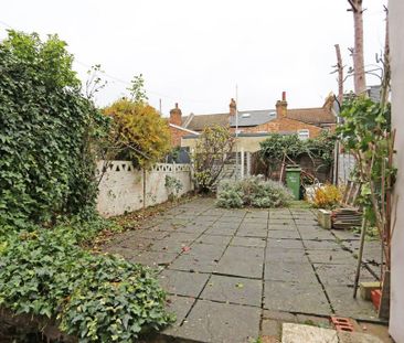 3 bedroom terraced house to rent - Photo 5