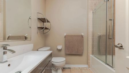 Detached Home For Lease | W9253315 - Photo 5