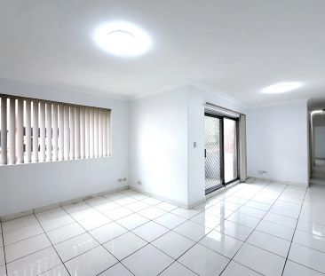 FRESHLY PAINTED 2 BEDROOM! GREAT VALUE FOR MONEY, GOOD LOCATION! - Photo 1