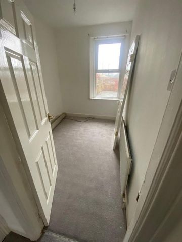 2 bedroom ground floor flat to rent - Photo 4