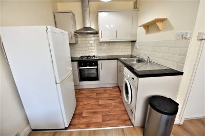 1 bedroom Flat in Lea Farm Drive, Leeds - Photo 4