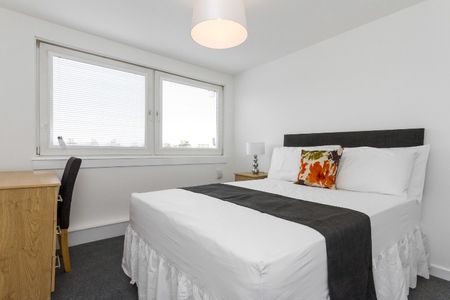 3 bedroom apartment to rent - Photo 4