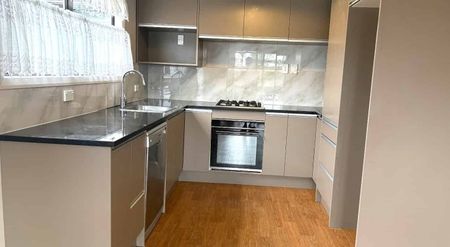 Mangere, 3 Bedrooms - Photo 2