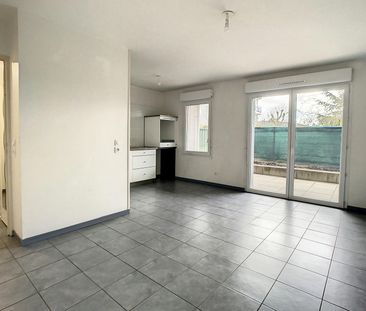 Décines : Beau T2 en rez-de-jardin avec terrasse et garage - Photo 3