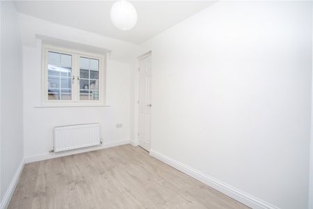 Dunalley Court, - Photo 3