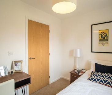 4 bedroom semi-detached house to rent - Photo 2