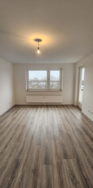 Sehr schöne renovierte 3 Zimmer Wohnung mit Balkon in Duisburg zu vermieten, WBS erforderlich - Photo 1