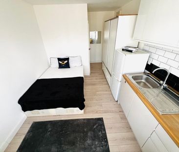 Studio Flat, Meyrick Road, NW10 - Photo 4