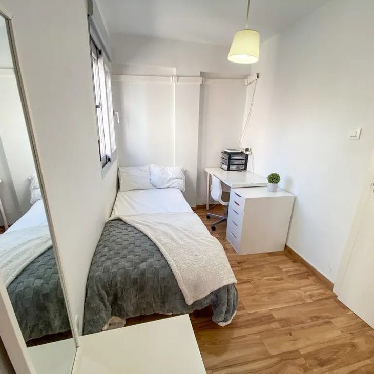 Calle Maestro Arrieta, Sevilla, Andalusia 41010 - Photo 1