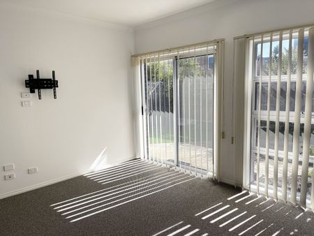 Panoramic Views, Modern Comfort & Effortless Living - Photo 2