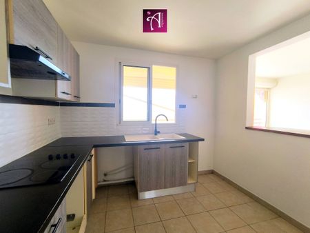 Location Appartement 4 pièces 112m² PETIT BOURG 97170 - Photo 3