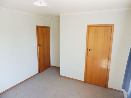 Comfortable Two Bedroom Home - Photo 2