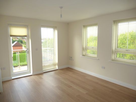 Kingfisher Drive, Maidenhead - Photo 1