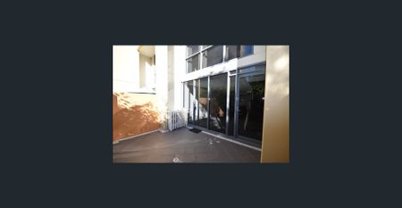 Contemporary 2 Level One bedroom Apartment with Courtyard. - Photo 2