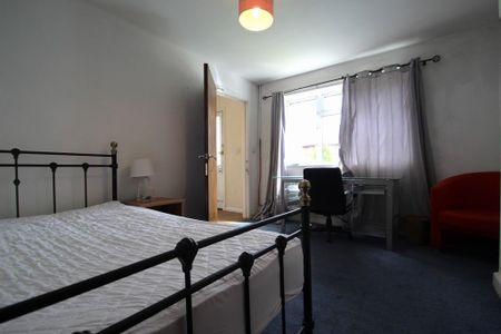 6 bedroom semi-detached house to rent - Photo 3