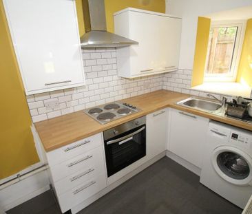 2 bedroom semi-detached house to rent - Photo 6