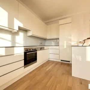 Bestlage nahe Glanzing! Perfekt geschnittene 3-Zimmer-Dachgeschoss-Wohnung mit Balkon in Grünruhelage und mit Kahlenbergblick - Foto 1