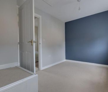 2 bedroom end of terrace house to rent - Photo 2