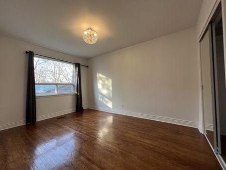 For Lease - 382 Blue Grass Boulevard, Richmond Hill, Ontario - Photo 2