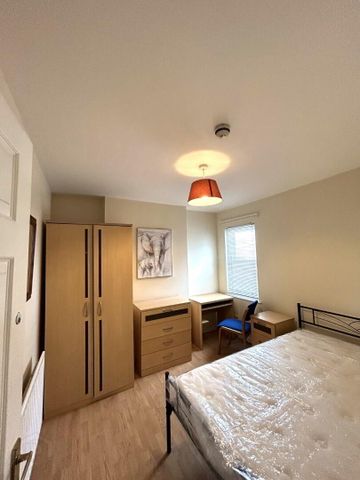 29 Malone Place, BT125FD, Belfast - Photo 2