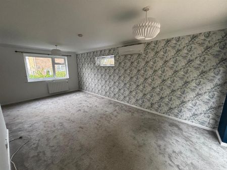 3 bedroom detached house to rent - Photo 4