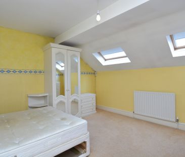 Lovely & Spacious 3 Bedroom House for Rent in South Wimbledon SW19 - Photo 4