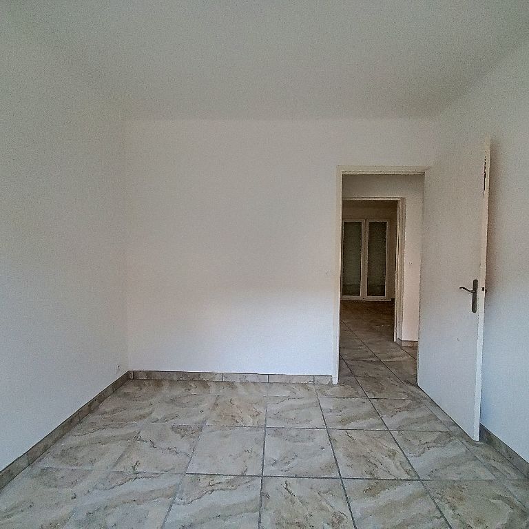 Avignon : Appartement T3 récent et climatisé avec balcon et parking, - Photo 1