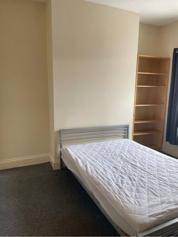 4 bedroom terraced house to rent - Photo 5