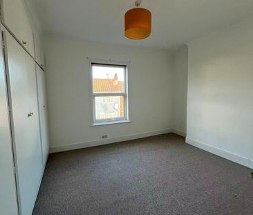 3 Bed Semi-Detached House, Forster Road, SO14 - Photo 4