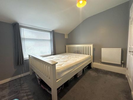 3 bedroom end of terrace house to rent - Photo 4
