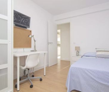 Double bed in Bright rooms for rent in modern 4-bedroom apartment i... - Photo 1