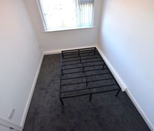 3 bedroom Flat in Lea Farm Drive, Leeds - Photo 6