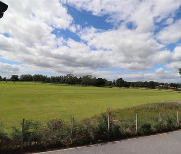4 bedroom detached house to rent - Photo 1