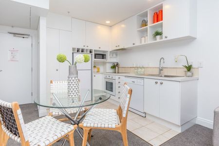 Spacious Apartment with Amazing Resort-Style Amenities - Photo 4