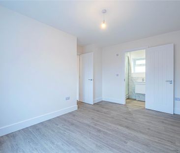 2 bed Upper Floor Flat for rent - Photo 2