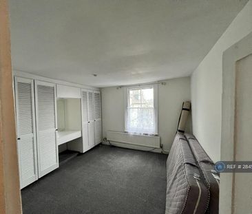 4 bedroom end of terrace house to rent - Photo 4