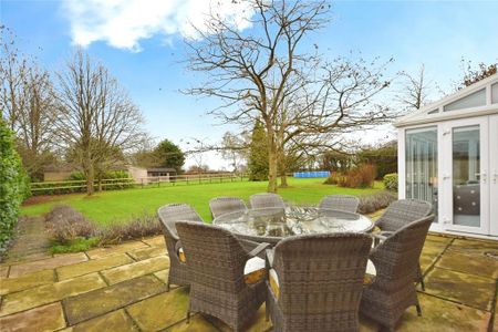 4 bedroom semi-detached house to rent - Photo 5