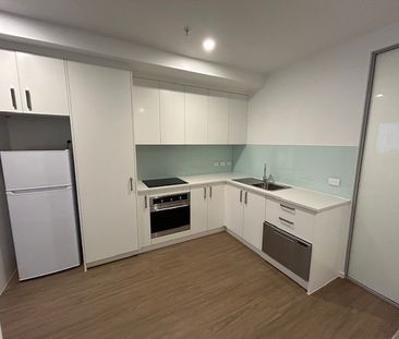 BRAND NEW CENTRAL TWO BEDROOM APARTMENT - Photo 2