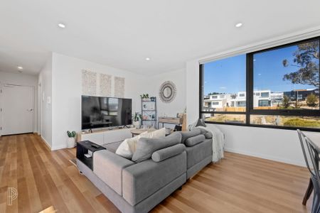 Luxurious Open-Plan Living in the heart of Denman Prospect - Photo 2