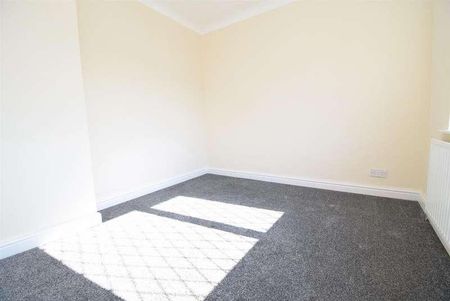 Cromwell Crescent, Pontefract, WF8 - Photo 4