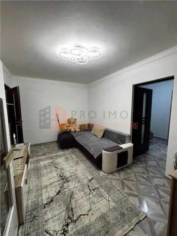 Apartament 2 camere cf 2 semidecomandat zona Micro 14 - Photo 3