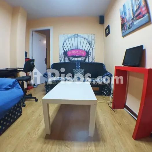 Piso en alquiler en Cármenes - Foto 1