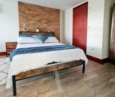 1 bedroom in a house share to rent - Photo 2