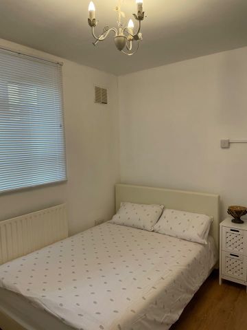 4 Bed Flat, Mackey House, W12 - Photo 5